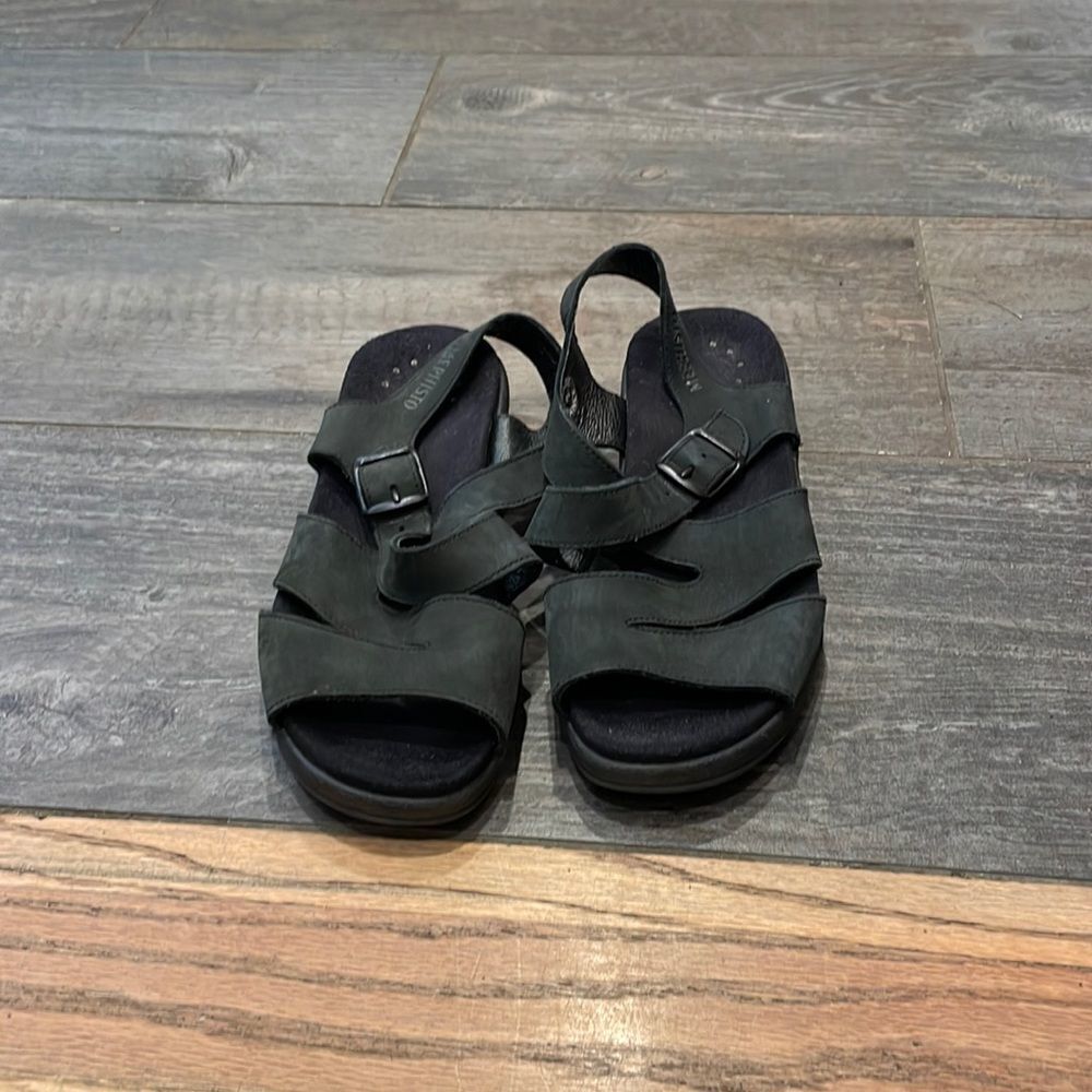 Mephisto woman’s black sandals - Picture 1 of 10